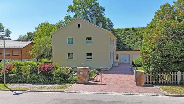 Immobilie in Bruck - Gepflegtes Mehrfamilienhaus mit Entwicklungschancen in naturnaher Lage im Landkreis Ebersberg - Bild 1