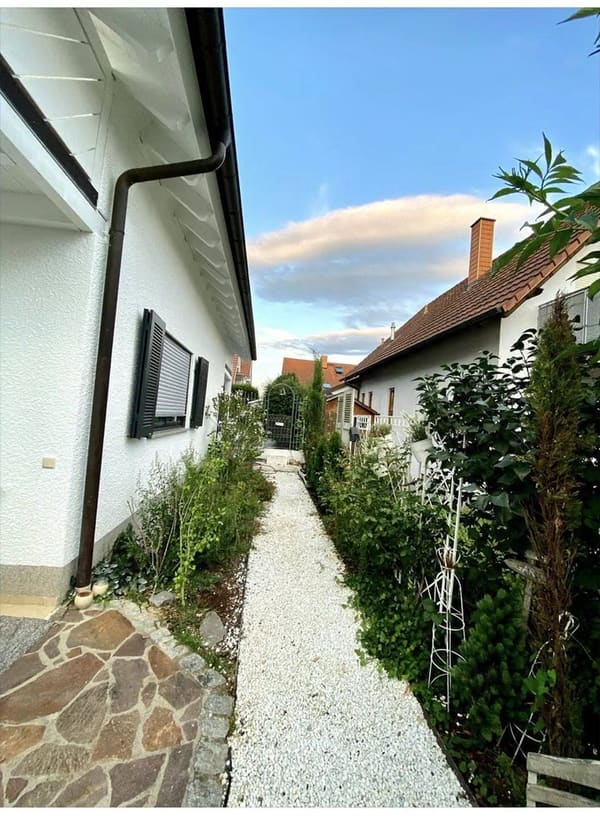 Immobilie in Hartheim am Rhein - Großzügiges  Einfamilienhaus mit Pool in Hartheim - Bild 1
