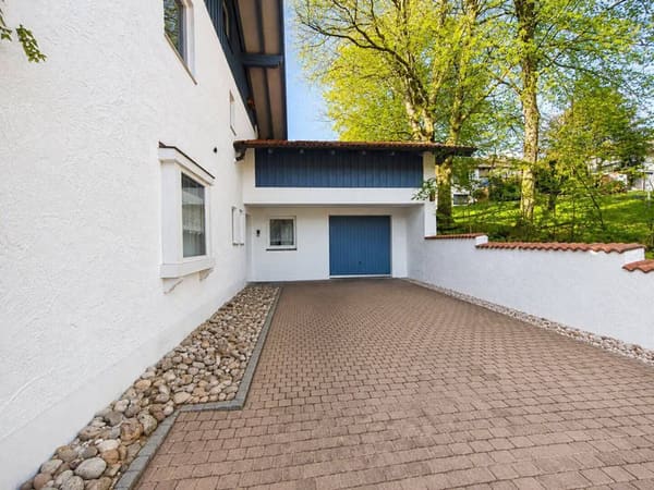 Immobilie in Mitterskirchen - Großes Einfamilienhaus mit Potenzial zum Renovieren - Bild 1