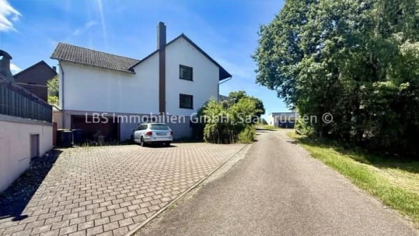 Immobilie in Kirkel - Großzügiges Einfamilienhaus in naturnaher Lage von Kirkel mit vielfältigem Gestaltungspotenzial - Bild 0
