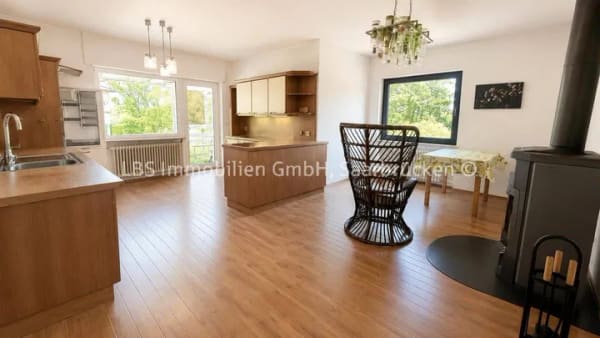 Immobilie in Kirkel - Großzügiges Einfamilienhaus in naturnaher Lage von Kirkel mit vielfältigem Gestaltungspotenzial - Bild 2