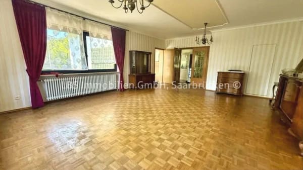 Immobilie in Kirkel - Großzügiges Einfamilienhaus in naturnaher Lage von Kirkel mit vielfältigem Gestaltungspotenzial - Bild 3
