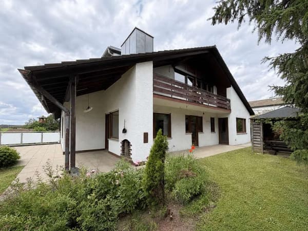 Immobilie in Waldenbuch - Viel Platz für Ihre Wohnideen: Zweifamilienhaus mit Garten in Waldenbuch - Bild 2