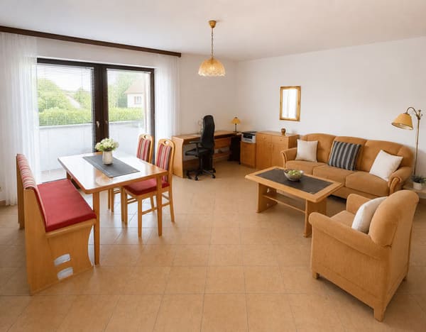 Immobilie in Trostberg - Gepflegte 3-Zimmer-Wohnung mit großzügigem Balkon und Tiefgaragenstellplatz in attraktiver Wohnlage von Trostberg - Bild 1