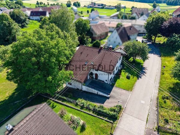 Immobilie in Illerrieden - Idyllisch! Zweifamilienhaus mit traumhaftem Garten - Bild 3
