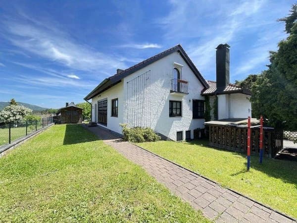 Immobilie in Ottensoos - Ihr Haus in Ottensoos! Freistehendes Einfamilienhaus mit Galerie, Kachelofen und toller Terrasse - Bild 1