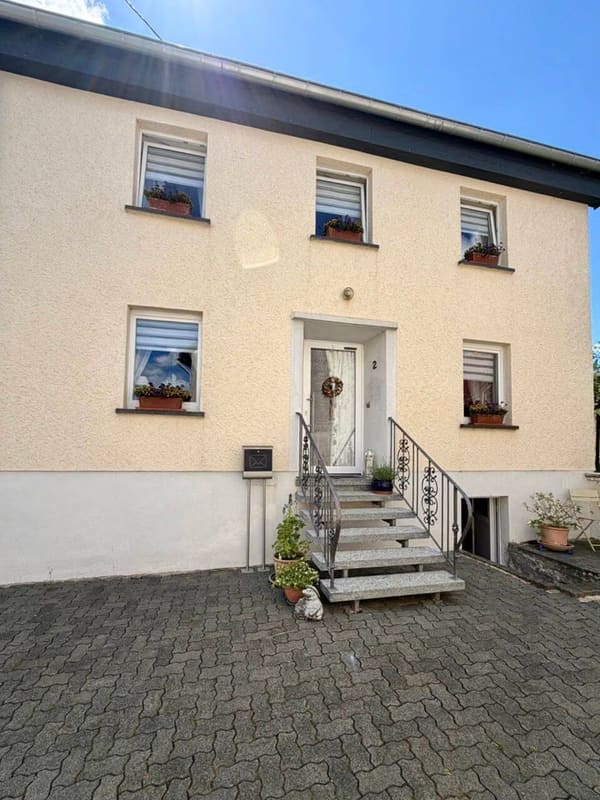 Immobilie in Dahnen - Ankommen. Wohlfühlen. Einziehen. – Stilvoll modernisiertes Einfamilienhaus mit großzügigen Nebengebäuden - Bild 0