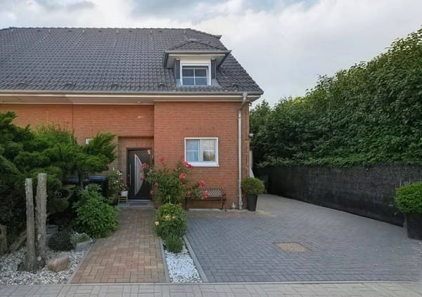Immobilie in Nauen - ***Charmante Doppelhaushälfte in familienfreundlicher Lage von Nauen – Ideal für Kapitalanleger oder Eigennutzer*** - Bild 0