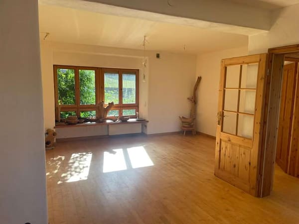 Immobilie in Mömbris - Freistehendes Haus mit viel Potential in Mömbris – 2 Wohneinheiten möglich, großes Grundstück - Bild 0