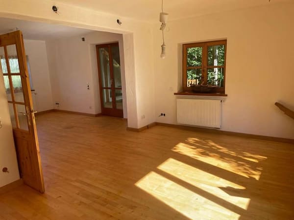 Immobilie in Mömbris - Freistehendes Haus mit viel Potential in Mömbris – 2 Wohneinheiten möglich, großes Grundstück - Bild 1