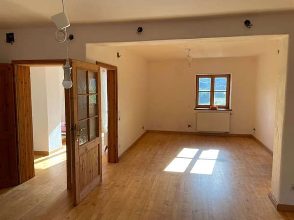 Immobilie in Mömbris - Freistehendes Haus mit viel Potential in Mömbris – 2 Wohneinheiten möglich, großes Grundstück - Bild 2