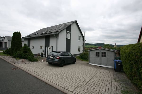 Immobilie in Grabfeld - Kapitalanlage oder Mehrgenerationenwohnen - Modernes Doppelhaus in Jüchsen - Bild 1