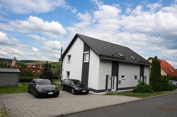 Immobilie in Grabfeld - Kapitalanlage oder Mehrgenerationenwohnen - Modernes Doppelhaus in Jüchsen - Bild 2