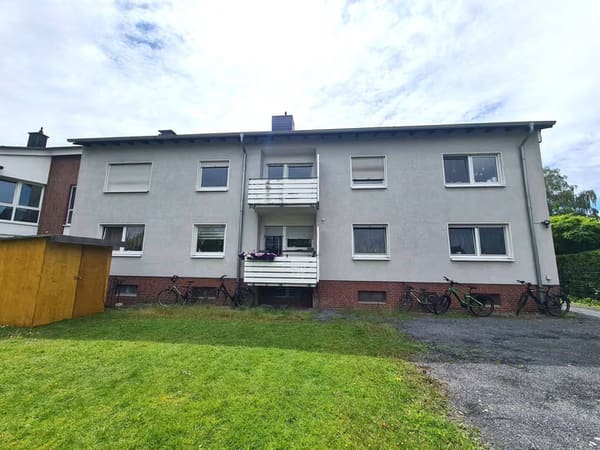 Immobilie in Ahlen - Ahlener Nordosten, ein sehr gepflegtes Haus mit 8 Zweizimmerwohnungen, Vollkeller, Trockenboden, Loggien und Parkmöglichkeit.  - Bild 1