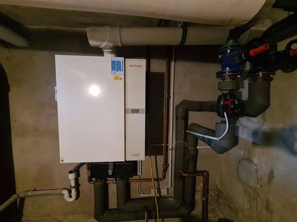 Immobilie in Ahlen - Ahlener Nordosten, ein sehr gepflegtes Haus mit 8 Zweizimmerwohnungen, Vollkeller, Trockenboden, Loggien und Parkmöglichkeit.  - Bild 3