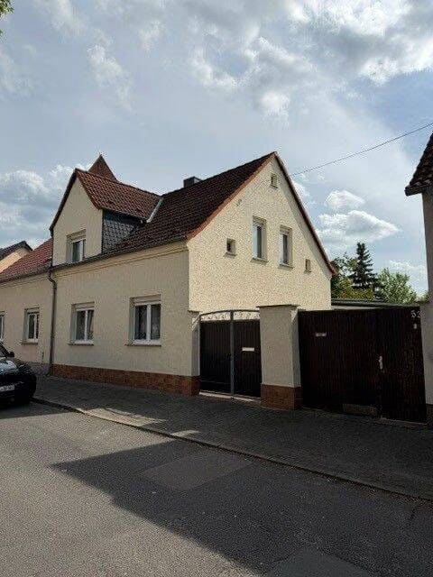 Immobilie in Bitterfeld-Wolfen - Wohnhaus in ruhiger Nebenstraße - Bild 0
