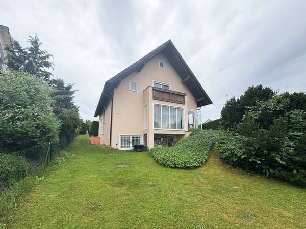 Immobilie in Wenzenbach - Attraktives Einfamilienhaus mit 7 Zimmern, Sauna und Vermietungsperspektive - Bild 1