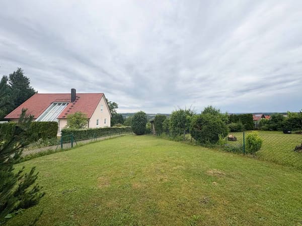 Immobilie in Wenzenbach - Attraktives Einfamilienhaus mit 7 Zimmern, Sauna und Vermietungsperspektive - Bild 2
