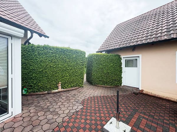 Immobilie in Wenzenbach - Attraktives Einfamilienhaus mit 7 Zimmern, Sauna und Vermietungsperspektive - Bild 4