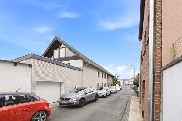 Immobilie in Zülpich - Großzügiges Einfamilienhaus mit außergewöhnlichem Grundstück im Zülpicher Stadtkern - Bild 1