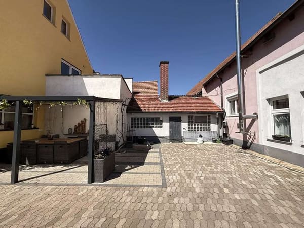 Immobilie in Lülsfeld - Raum für Ideen. Platz für Generationen - ein Anwesen mit vielseitigem Potenzial. - Bild 0