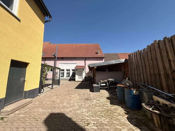 Immobilie in Lülsfeld - Raum für Ideen. Platz für Generationen - ein Anwesen mit vielseitigem Potenzial. - Bild 1