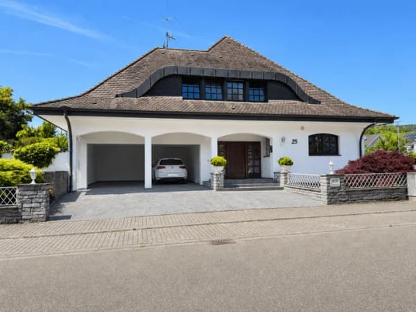 Immobilie in Bötzingen - Repräsentatives, freistehendes EFH mit ELW in guter Lage von Bötzingen, hochwertig ausgestattet, gepflegt, nach Absprache frei - Bild 0