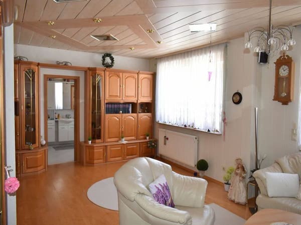Immobilie in Plaue - Sehr gepflegtes Einfamilienhaus mit top-aktueller technischer Ausstattung und Gewerbeeinheit! - Bild 2