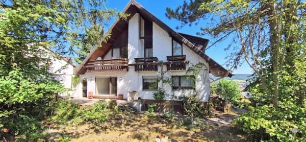 Immobilie in Taunusstein - Doppelhaushälfte mit Garage und Garten – viel Potenzial in Taunusstein-Bleidenstadt - Bild 0