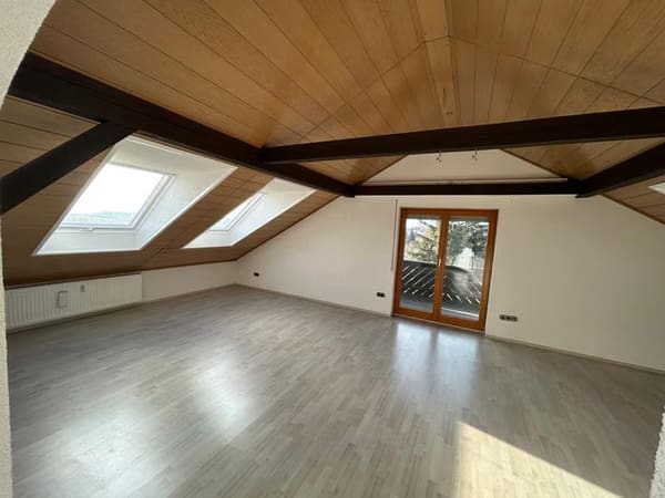 Immobilie in Schnaittach - Gemütliche 2-Zimmer-Dachgeschosswohnung mit Ausblick in Schnaittach - Bild 0