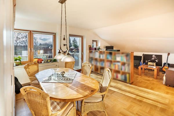 Immobilie in Ismaning - Helle Dachgeschosswohnung mit Balkon und zeitnaher Bezugsfreiheit - Bild 1