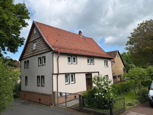 Immobilie in Waltershausen - Charmantes Bauernhaus mit Scheune und großzügigem Grundstück - Bild 2