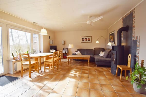 Immobilie in Koldenbüttel - Charmantes Einfamilienhaus mit sonnigem Garten und Wohnflächenreserve im Dachgeschoss, bei Friedrichstadt in Koldenbüttel - Bild 3