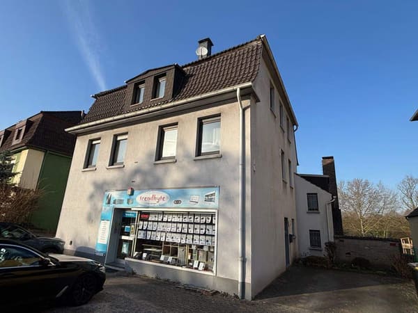 Immobilie in Dorsten - INTERESSANT  UNTERTEILTES  MEHRFAMILIENHAUS  MIT  VIEL  PLATZ  UND  AUSBAUPOTENTIAL - Bild 0