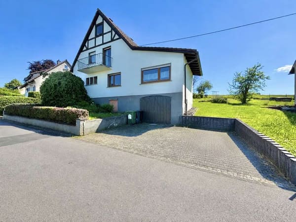 Immobilie in Hachenburg - **Gepflegtes Einfamilienhaus mit traumhaftem Garten in Randlage von Hachenburg / Altstadt** - Bild 1
