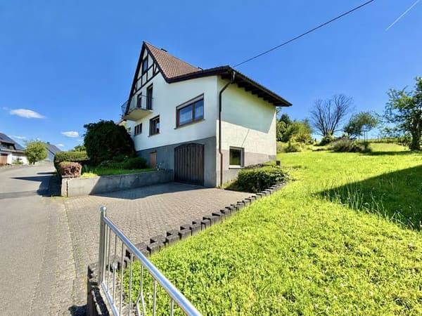 Immobilie in Hachenburg - **Gepflegtes Einfamilienhaus mit traumhaftem Garten in Randlage von Hachenburg / Altstadt** - Bild 2