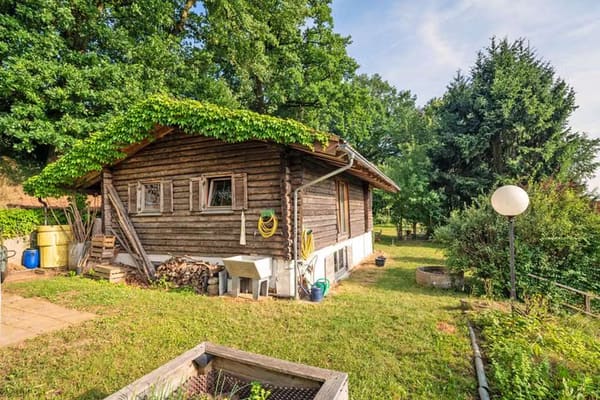 Immobilie in Affing - Ein herrlicher Rückzugsort: charmantes Wochenend-Blockhaus auf idyllischem Grundstück - Bild 2