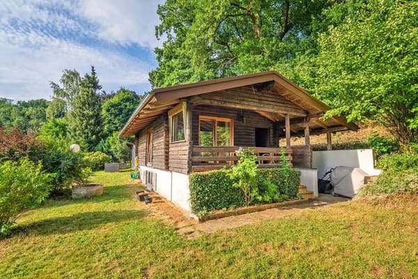 Immobilie in Affing - Ein herrlicher Rückzugsort: charmantes Wochenend-Blockhaus auf idyllischem Grundstück - Bild 3