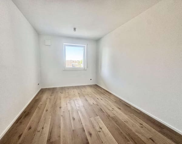 Immobilie in Wettstetten - Provisionsfrei & kernsaniert 2026: helle 2-Zimmer-Wohnung mit sonnigem ca. 12m² Balkon - Bild 1