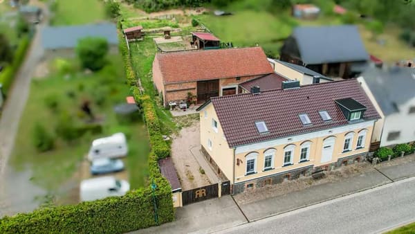 Immobilie in Falkenberg - schöne kernsanierte Gründerhausvilla mit 3 WE sofort vermietbar inkl. Pferdestall und Ferienwohnung - Bild 0