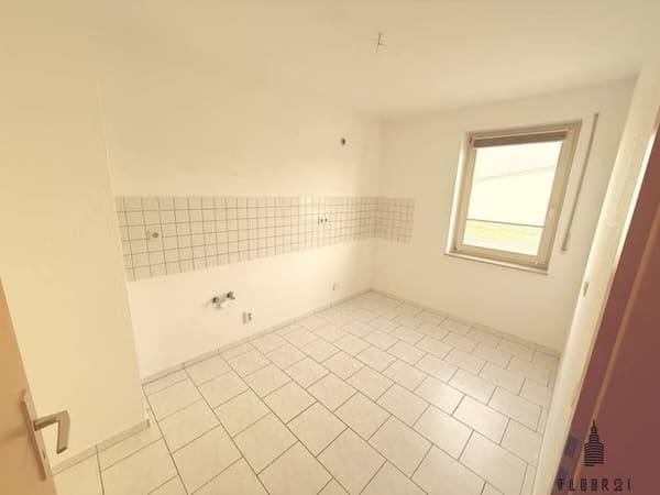 Immobilie in Salzatal - Wohnen am See – Gepflegte Doppelhaushälfte mit 5 Zimmern, Garten und Garage - Bild 4