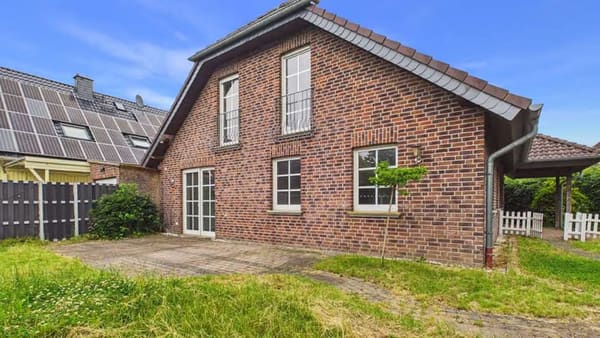 Immobilie in Sonsbeck - Freistehendes Einfamilienhaus im Dornröschenschlaf - Bild 1