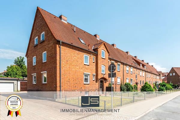 Immobilie in Neustrelitz - Wohnen mit Mehrwert – 3-Zimmer-Eigentumswohnung inklusive Garage und kleiner Gartenfläche - Bild 0