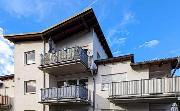 Immobilie in Diez - Charmante Dachgeschosswohnung mit Balkon, hohen Decken und Garage in Diez Stadt - Bild 1