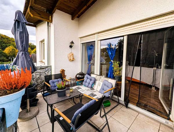 Immobilie in Diez - Charmante Dachgeschosswohnung mit Balkon, hohen Decken und Garage in Diez Stadt - Bild 2