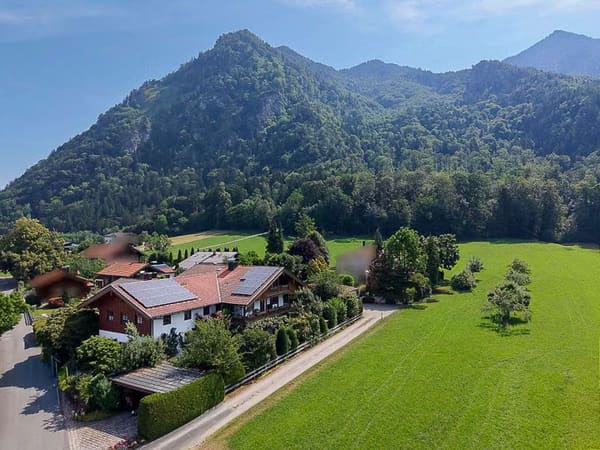 Immobilie in Marquartstein - Panoramalage der Extraklasse - Stilvolles Anwesen mit Burgblick in Marquartstein - Bild 0