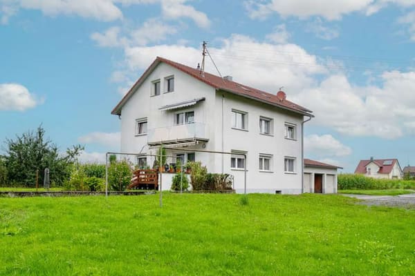 Immobilie in Meckenbeuren - 5-Familienhaus am Bodensee-Airport – Kapitalanlage mit Zukunft ! - Bild 0
