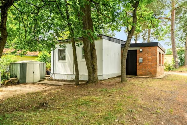 Immobilie in Röbel/Müritz - Ferienbungalow nahe der Müritz mit Bootsliegeplatz – sofort urlaubsbereit - Bild 1