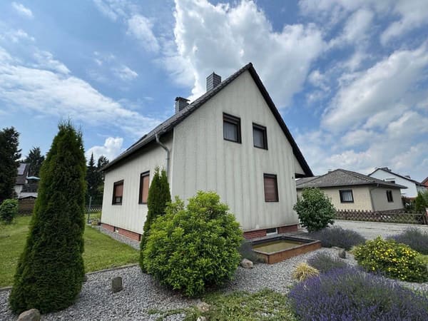 Immobilie in Süpplingen - Einfamilienhaus mit Garagen-Nebengebäude in ruhiger Wohnlage - Süpplingen - Bild 0