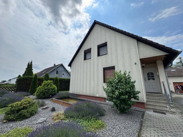 Immobilie in Süpplingen - Einfamilienhaus mit Garagen-Nebengebäude in ruhiger Wohnlage - Süpplingen - Bild 1